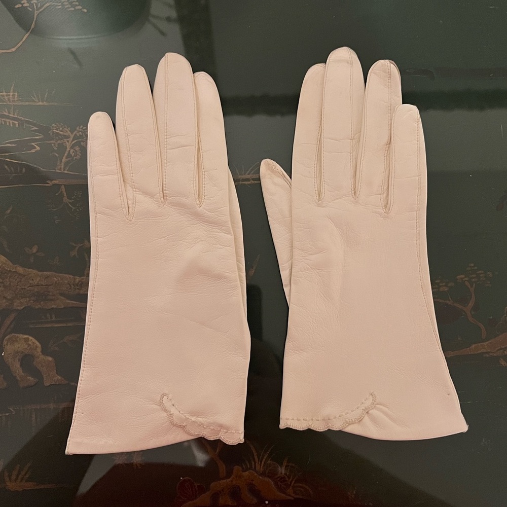 Vintage White Leather Gloves